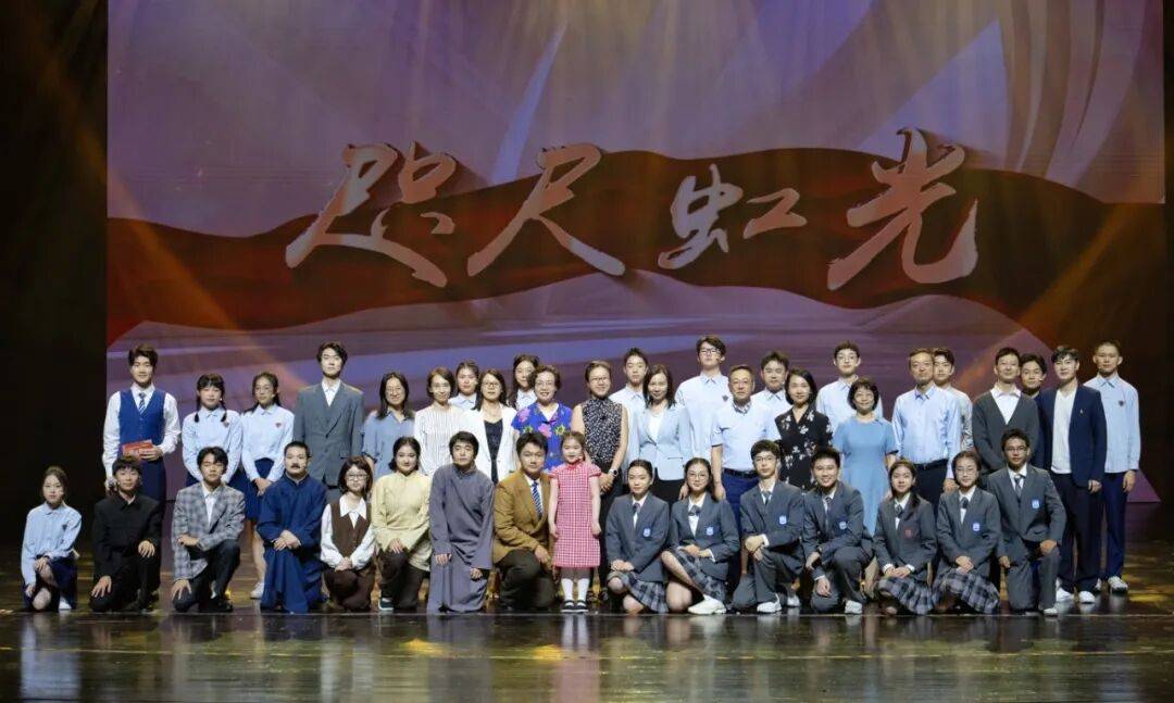 開學第一課《咫尺虹光》公演 | 在戲劇中尋找信仰，在信仰中定義青春