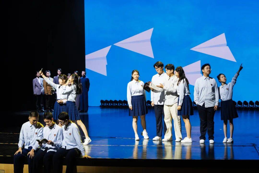 開學第一課《咫尺虹光》公演 | 在戲劇中尋找信仰，在信仰中定義青春