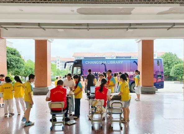 開學第一課，圖書館搬進了校園