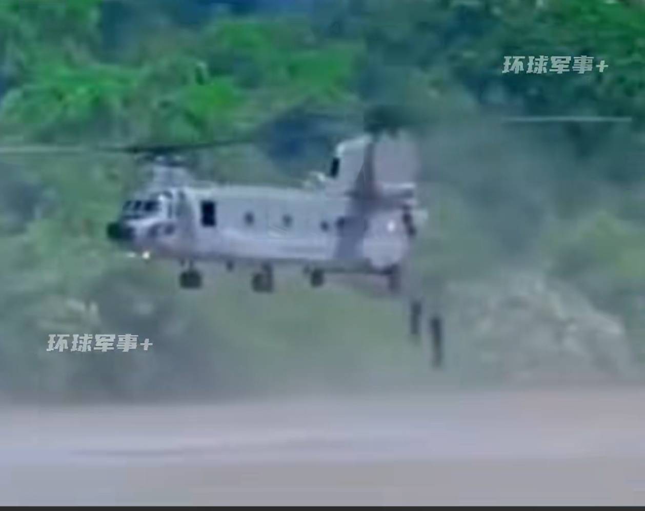 印度5名特種兵演習期間從直升機跳入河中，不料橡皮艇被沖走，2人失蹤