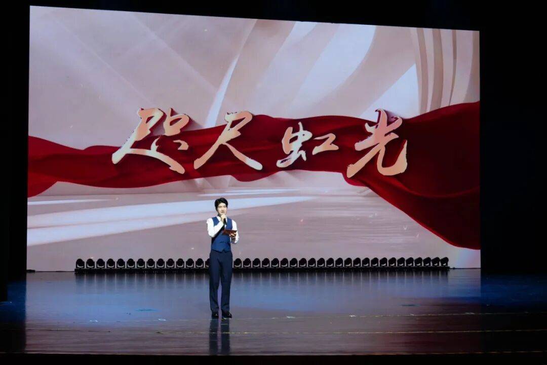 開學第一課《咫尺虹光》公演 | 在戲劇中尋找信仰，在信仰中定義青春