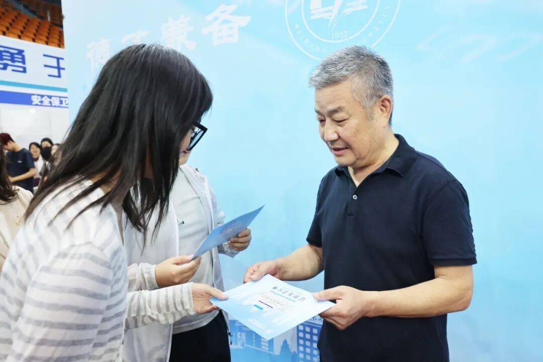 喜迎新“研”！今天，北航2026級研究生新生報到！
