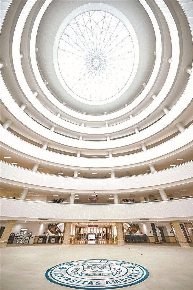 新生驚歎廈門大學德旺圖書館，“大得讓我差點迷路”