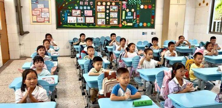 “梓萱、子涵”不流行了！首批“20後”小學生名字都叫啥？