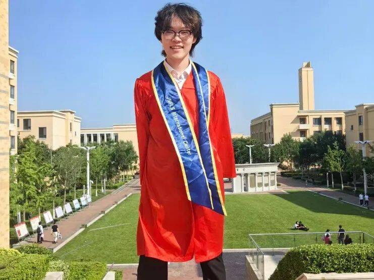 很多人問月亮兒子考上了哪個大學，今天統一回復大家…