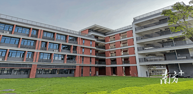 開學迎新！廣州大學附屬清遠中學正式投入使用