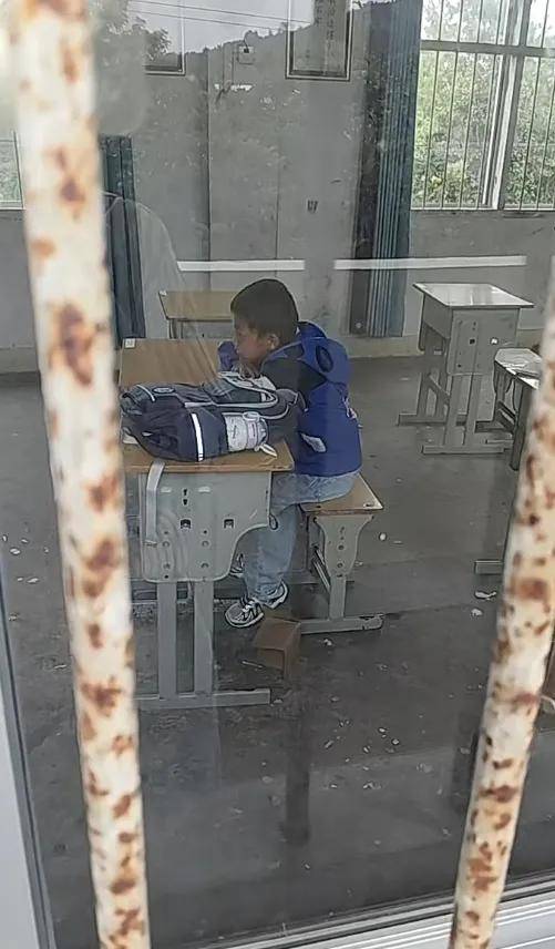 原創四個老師和一個學生：一所鄉村小學的最後堅守