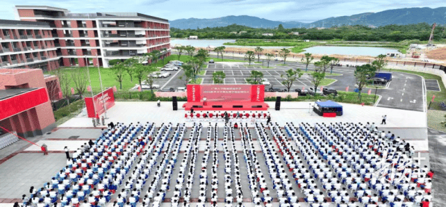 開學迎新！廣州大學附屬清遠中學正式投入使用