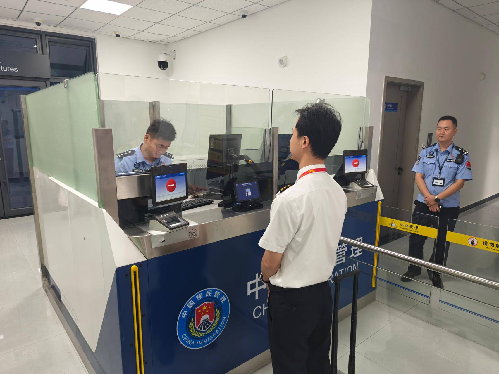 暢通南亞空中物流通道，長沙邊檢站保障“岳陽-達卡”國際貨運新航線首航
