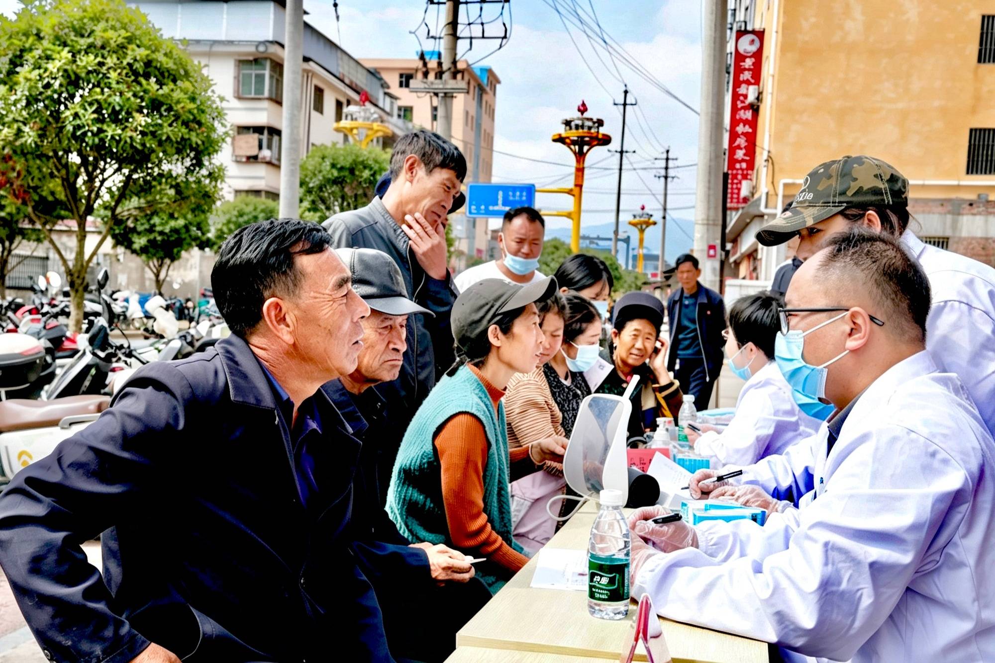 跨越山海架心橋！寧波慈谿中學校友專家團赴布拖開展東西部協作公益義診