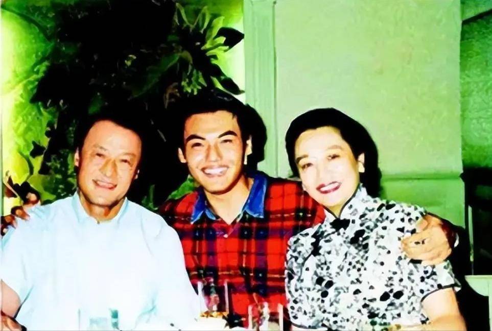 原創“乒壇美男子”李富榮：娶舞蹈演員為妻，如今兒子是帥哥演員