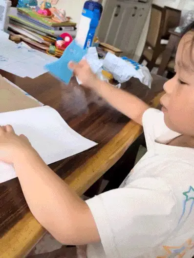 私拆領導快遞，看見了他的出軌照片和一封信……