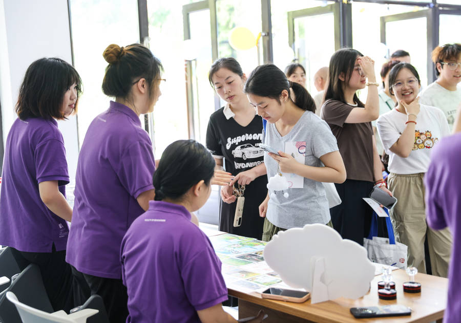 華東師範大學迎來2026級本科新生，四名視障萌新開啟大學生活