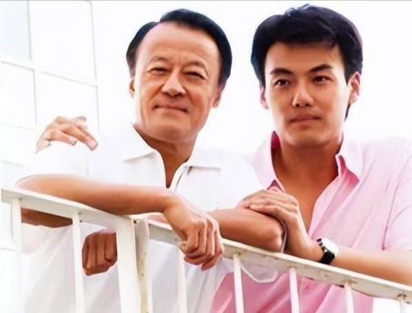 原創“乒壇美男子”李富榮：娶舞蹈演員為妻，如今兒子是知名演員