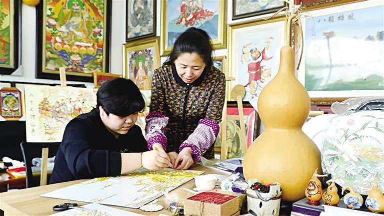 阿富汗留學生邂逅蘭州掐絲琺琅
