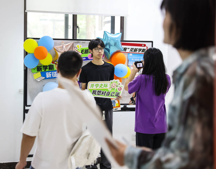 華東師範大學迎來2026級本科新生，四名視障萌新開啟大學生活