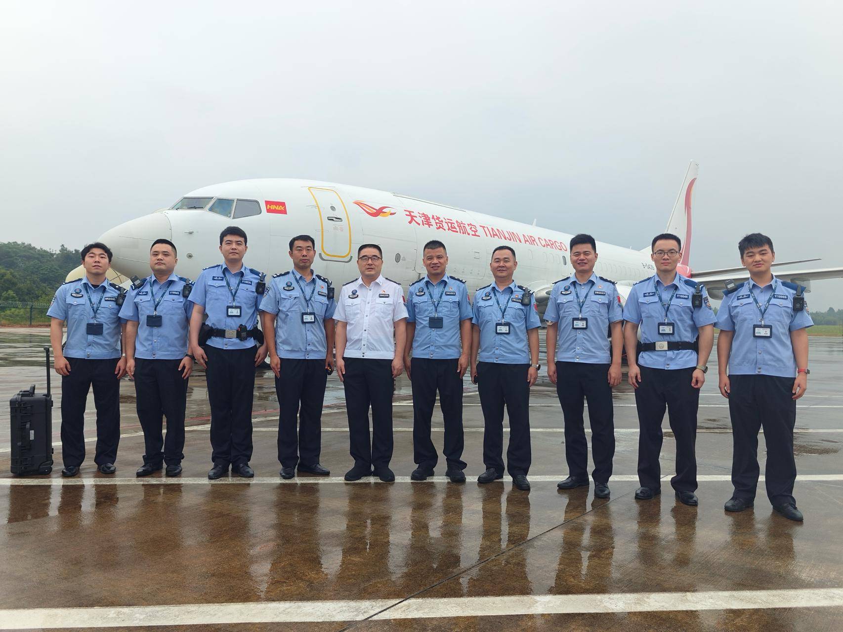 暢通南亞空中物流通道，長沙邊檢站保障“岳陽-達卡”國際貨運新航線首航