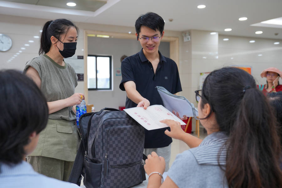 華東師範大學迎來2026級本科新生，四名視障萌新開啟大學生活
