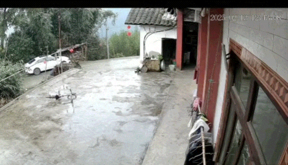 私拆領導快遞，看見了他的出軌照片和一封信……